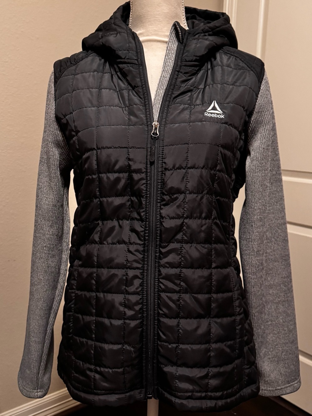 Reebok Women's Jacket Black and Grey Size Medium
